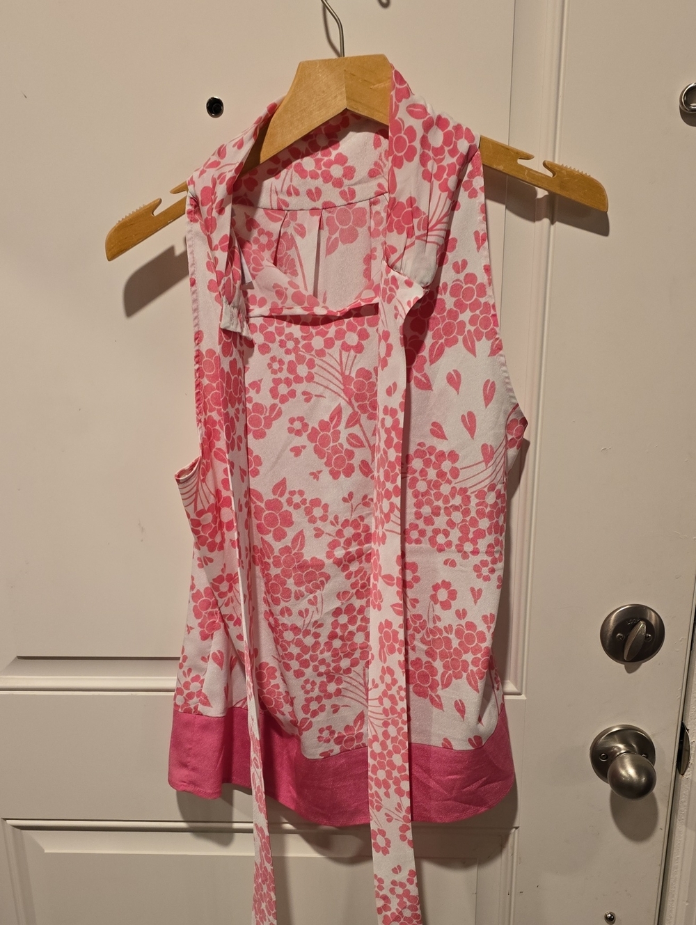 New York & Company Pink Floral Tie-Neck Sleeveless Top
